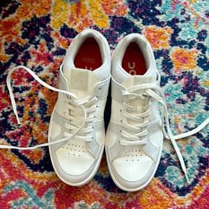 On Running - THE ROGER clubhouse - US 9